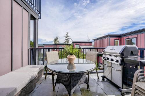 Sooke Ocean Oasis - Boutique Waterfront Rental in 蘇克