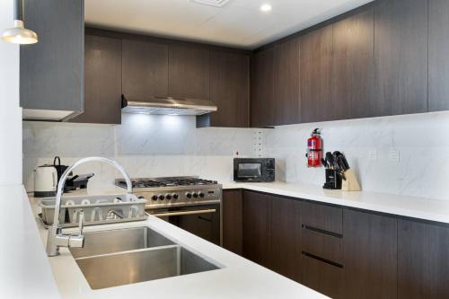 Stylish Apartment Near Metro Quick Access to DWTC - image 12