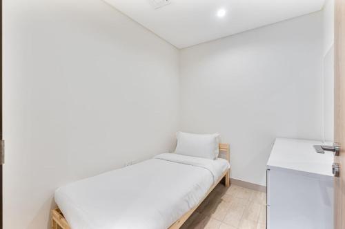 Stylish Apartment Near Metro Quick Access to DWTC - image 5