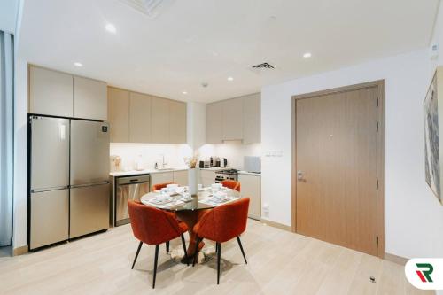 2BR Apartment With Lagoon Access In Creek Harbour - image 8