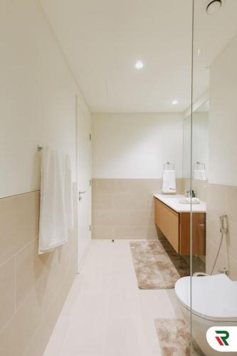 2BR Apartment With Lagoon Access In Creek Harbour - image 11