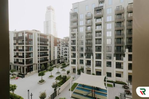 2BR Apartment With Lagoon Access In Creek Harbour - image 4