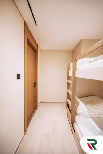 4 Bedroom Burj View Apartment In Downtown Dubai - image 7
