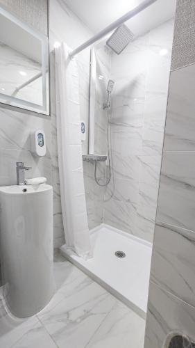 Hotel Fuego Bronx near Yankee Stadium - image 3