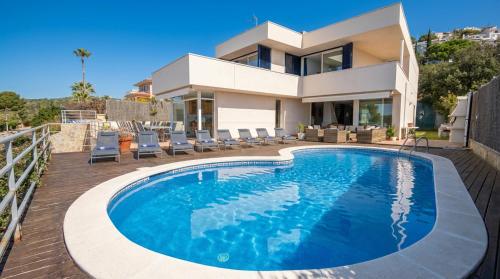 Villa Med A 2 kilometros andando de la playa, del puerto de Aguadoc y a 4 del centro de Sitges Muy S - Vilanova I La Geltru