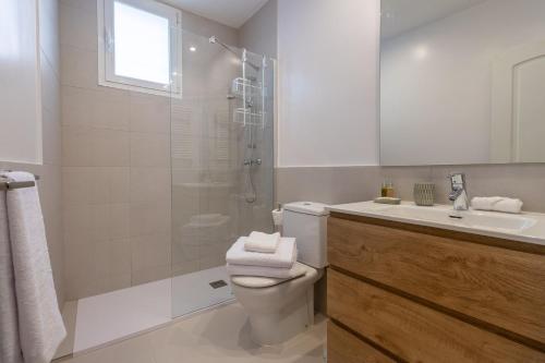 Bright 2-Bed Apartment in Las Letras Madrid - image 4