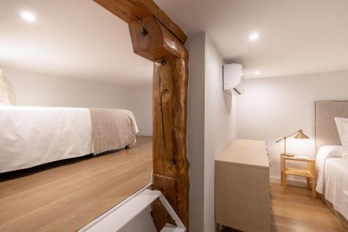 Charming City-Center Duplex in Madrid - image 5