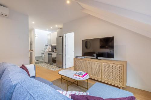 Charming Attic with Terrace in Las Letras - image 3