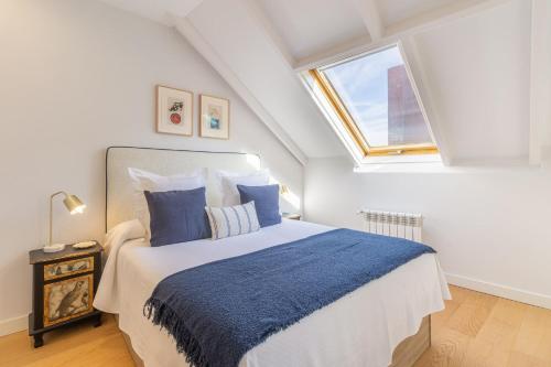 Charming Attic with Terrace in Las Letras - image 9