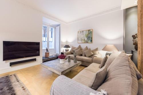 Spectacular 3-Bed Apartment in Central Madrid - main image