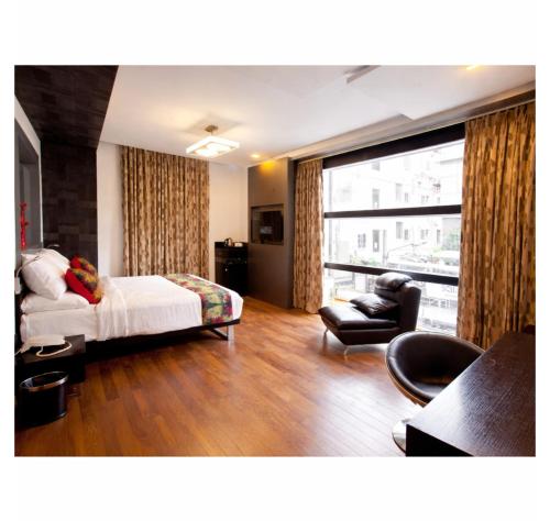 room detail thumbnail 1
