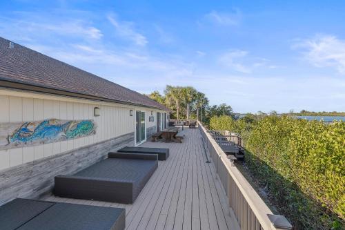 Hooked on the River in Edgewater (FL)