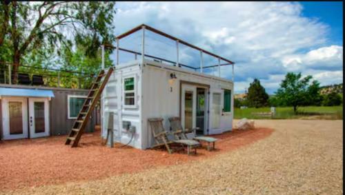 NEW! Cozy Container Home at Cliffside #1 – khách sạn tại Orderville