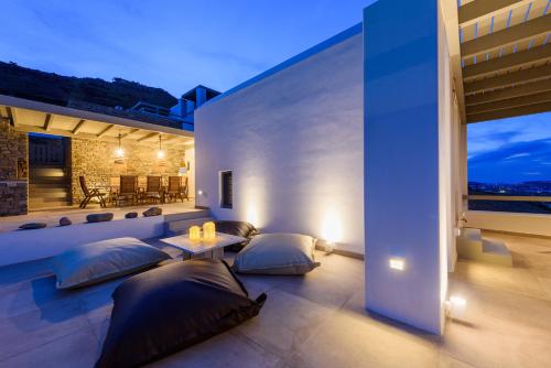 Rising Sun Villa with Sea View & Mini Pool, near Naousa in מולוס פראו