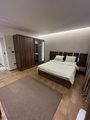 Comfortable apartment next to Mall of Arabia and Zayed Walk - image 14