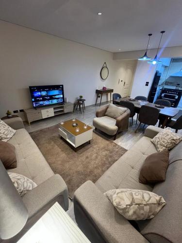 Comfortable apartment next to Mall of Arabia and Zayed Walk - image 3