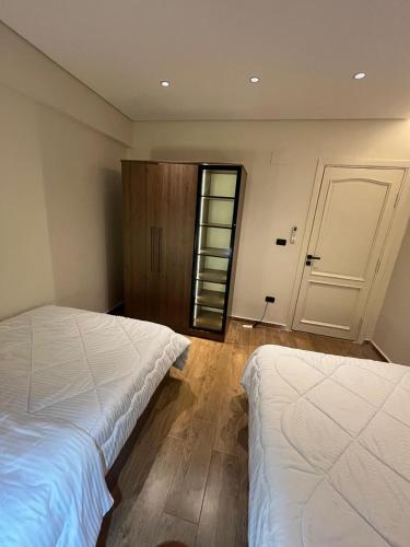Comfortable apartment next to Mall of Arabia and Zayed Walk - image 2