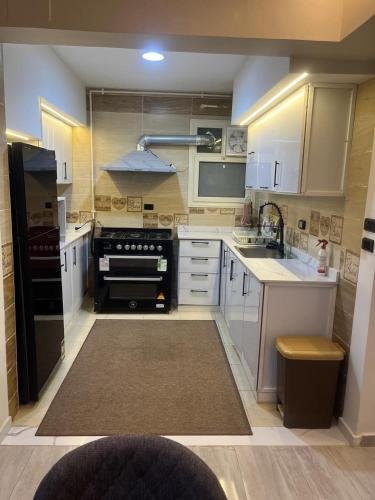 Comfortable apartment next to Mall of Arabia and Zayed Walk - image 7