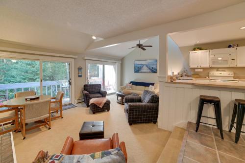 Harbor Springs Condo with Fireplace Near Skiing! in Harbor Springs, USA