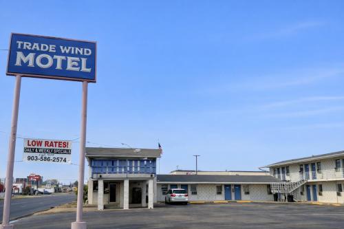 Trade Wind Motel - main image