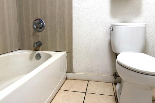 Trade Wind Motel - image 30