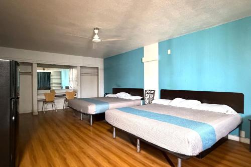 Trade Wind Motel - image 25