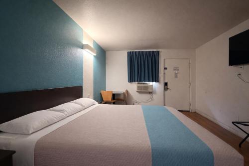 Trade Wind Motel - image 24