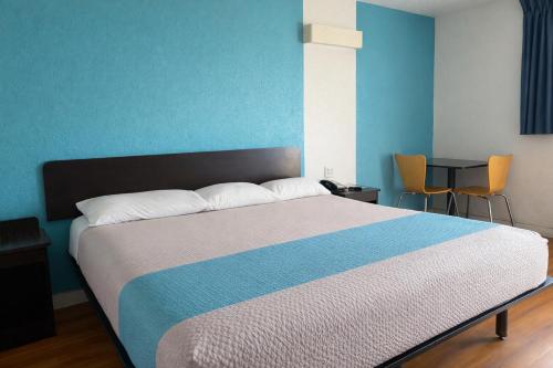 Trade Wind Motel - image 20