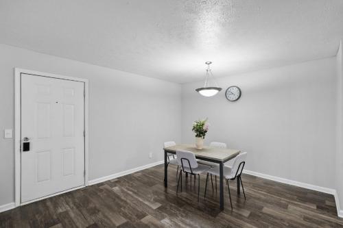 Cozy Downtown Stone Mountain Apartment in 石山