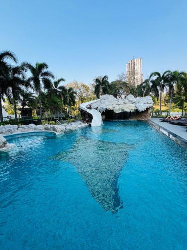 Sea View 1BR Condo at The Sky Residence Pattaya |
