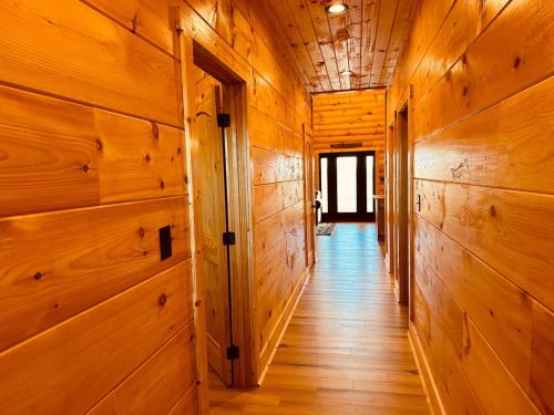 Bourbon Retreat With Hot Tub-7 in แฮร์รอดส์เบิร์ก (เคนทักกี)