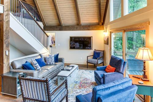 Stunning Blue Ridge Mtn Views! Brevard Chalet in 布里瓦德