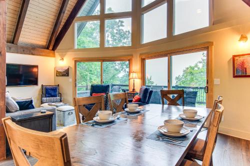 Stunning Blue Ridge Mtn Views! Brevard Chalet in 布里瓦德