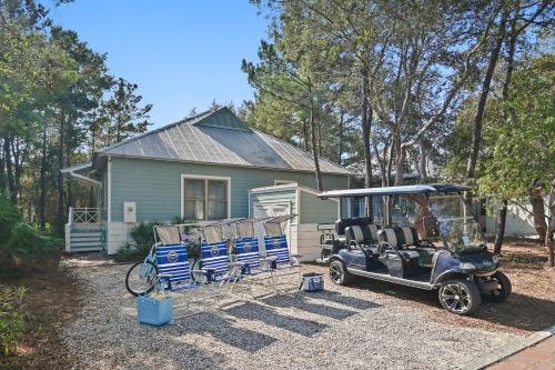 Beach Bungalow, 3 Min Walk to Beach, Golf Cart, 4 bikes, Wagon, Seacrest