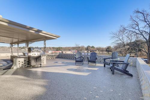 Walk to Town: Historic Quitman Gem w/ Private Yard