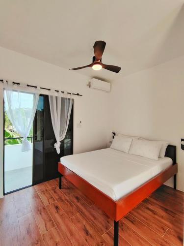 Puy-An, A Nomad Hostel Room Type - Queen Room with Balcony