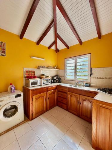 ห้องครัว, Le Jardin Créole Gîte chaleureux à Trois-Rivières (Le Jardin Creole Gite chaleureux a Trois-Rivieres) in ทรัว-ริวิเยร์