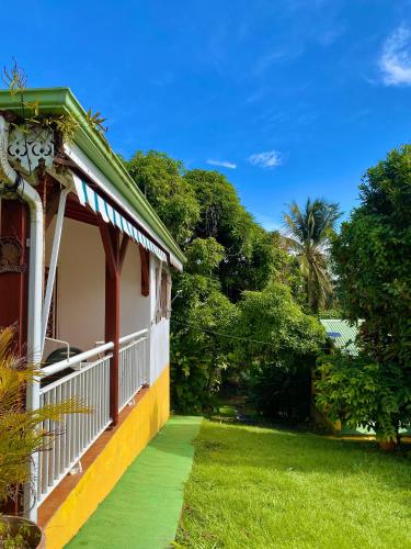 สวน, Le Jardin Créole Gîte chaleureux à Trois-Rivières (Le Jardin Creole Gite chaleureux a Trois-Rivieres) in ทรัว-ริวิเยร์