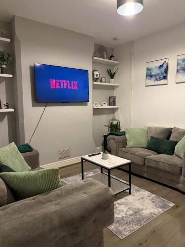 Stylish 2-Bed, Free Parking, Netflix, Coffee Machine, 5 mins from City Centre – khách sạn tại Dales