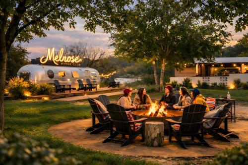 Melrose River Club in 聖馬可斯