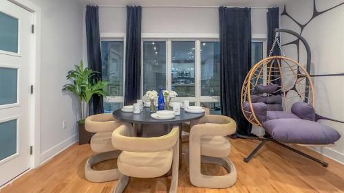 Pristine House, Sleep 21, Park 2 cars FREE, 20 PERCENT OFF in Harrison (NJ)