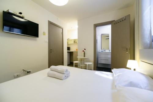 Economy Double Room image 5