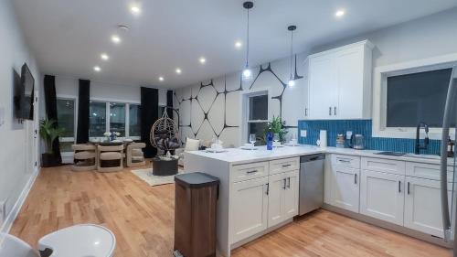 dapur, Pristine House, Sleep 21, Park 2 cars FREE, 20 PERCENT OFF in Harrison (NJ)
