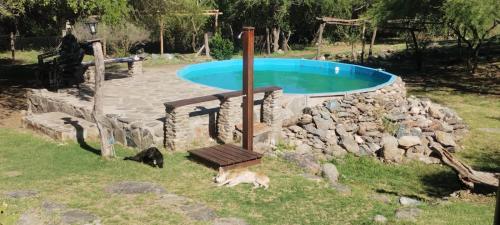 Úszómedence, Habitaciones individuales o Dobles en La Llave in La Poblacion - Traslassierras