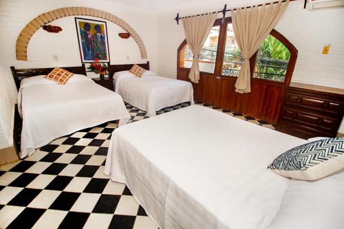 room detail thumbnail 1