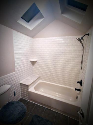 Létesítmények, Spacious Private Pool, Pool Table, a Private Oasis in Riverview (FL)