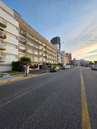Mar del plata monoambiente en Varese a pasos del mar con balcón al contrafrente! - image 4