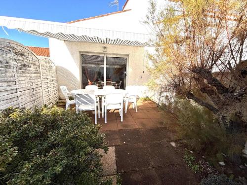 Pavillon pour 4 à 150m de la plage et 500m du centre de La Tranche-sur-Mer, avec terrasse et garage - FR-1-194-375