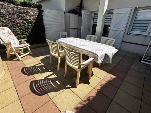 Pavillon à 100m de la plage avec piscine, parking privé, pour 4 pers. à La Grière, La Tranche sur Mer - FR-1-194-367 - Location saisonnière - La Tranche-sur-Mer