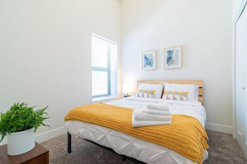 McCormick Place 420 friendly 3br-2ba in Downtown Chicago with optional parking for 8 guests in Chicago, USA